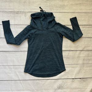 Avalanche women's large blue pullover sweatshirt